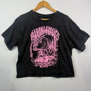 Isaac Morris Woman’s Cropped Tshirt Size Large